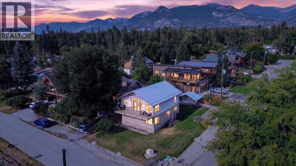 1808 Tretheway Road, Windermere, BC, V0B 2L2