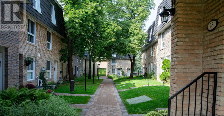 28 Tangle Briarway, Toronto, ON, M2J 2M4
