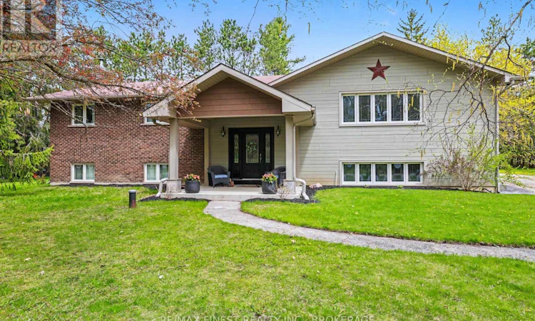 2518 Rideau Ferry Road