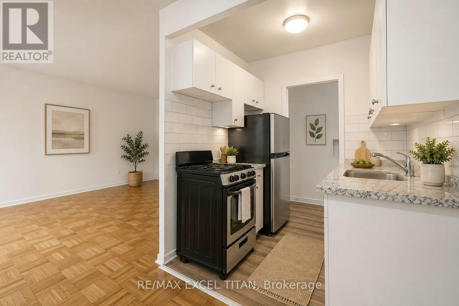 303-156 Kingston Road, Toronto, ON, M4L 1S7 - 9