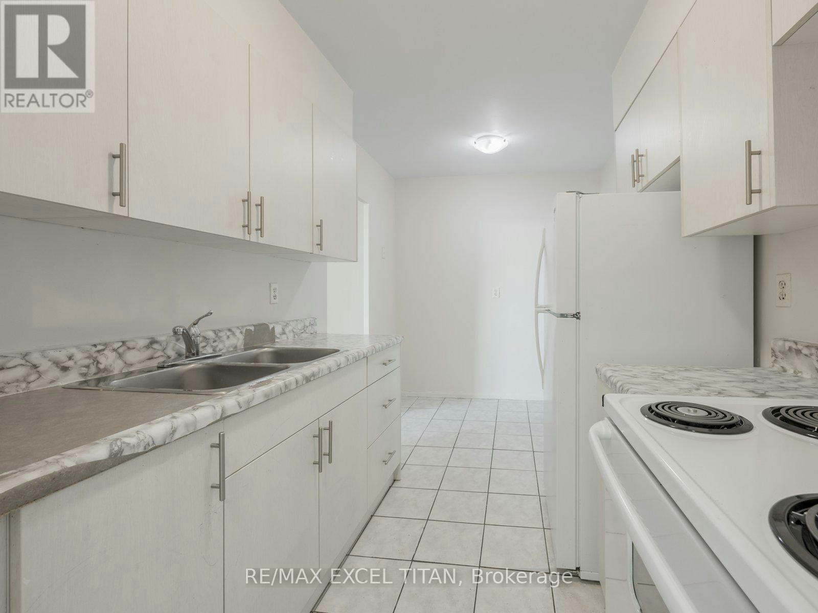 301-1385 Midland Avenue, Toronto, ON, M1P 3B8 - 17