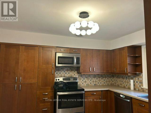9 Stockbridge Avenue, Toronto, ON, M8Z 4M6 - 5