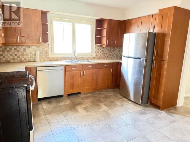9 Stockbridge Avenue N, Toronto, ON, M8Z 4M6 - 4
