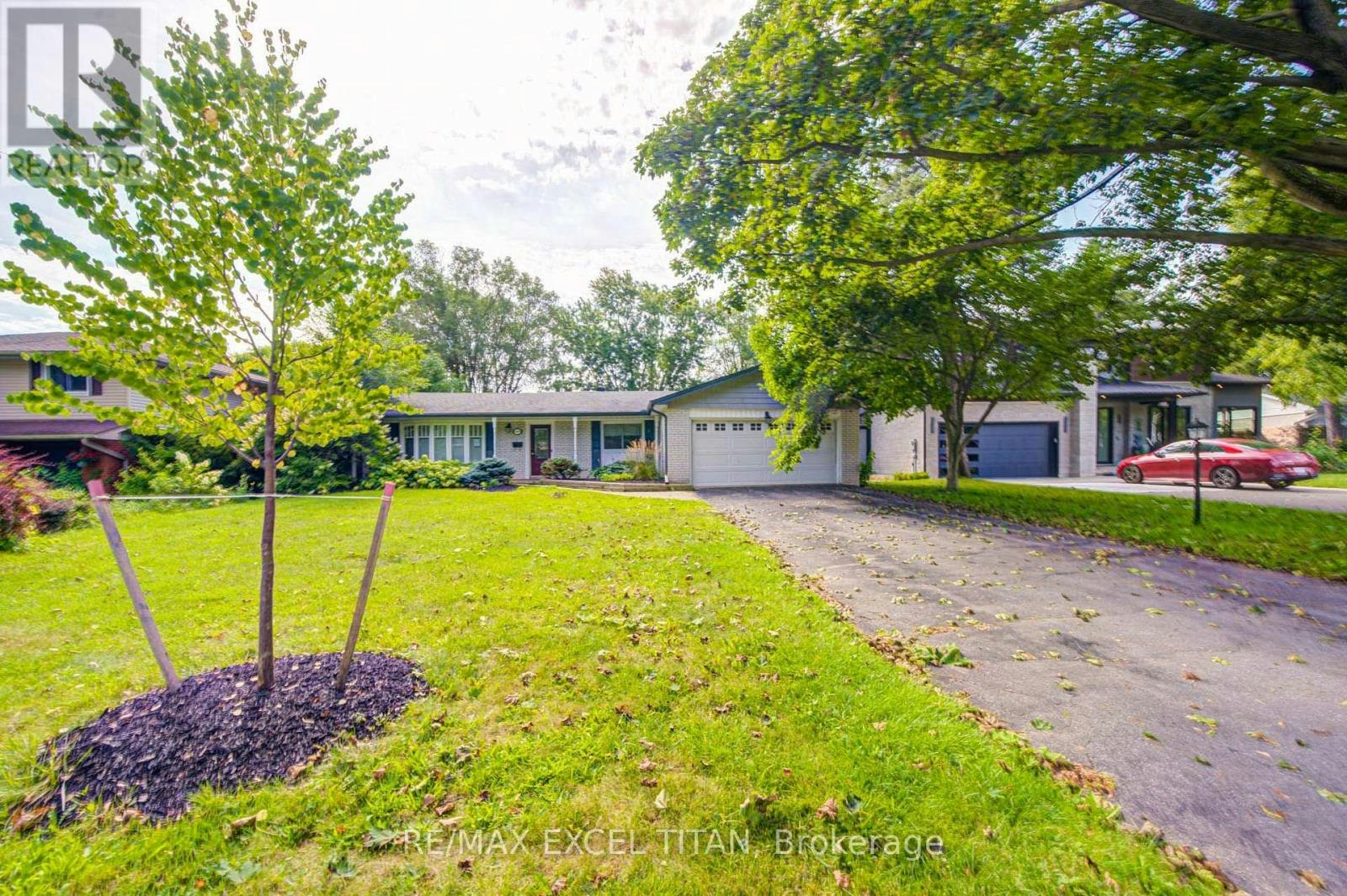 1566 Venetia Drive, Oakville, ON, L6L 1K7
