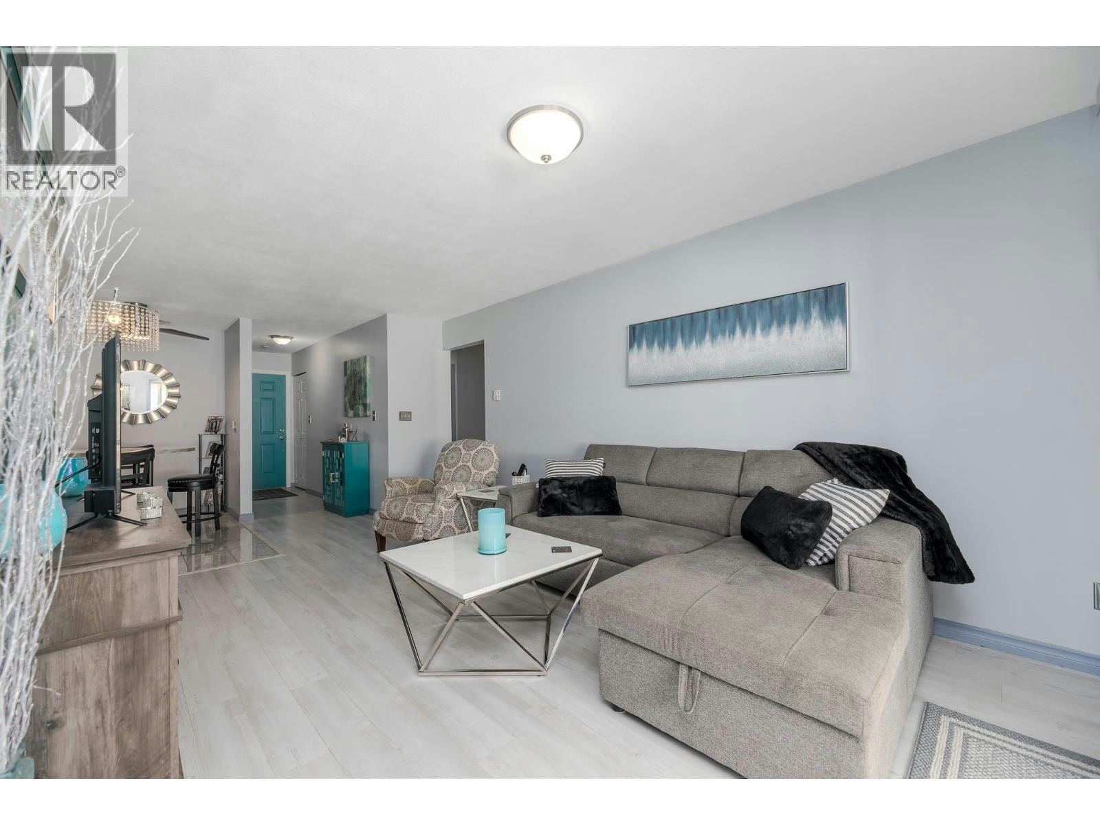 204-865 Main Street, Penticton, BC, V2A 5E3 - 9