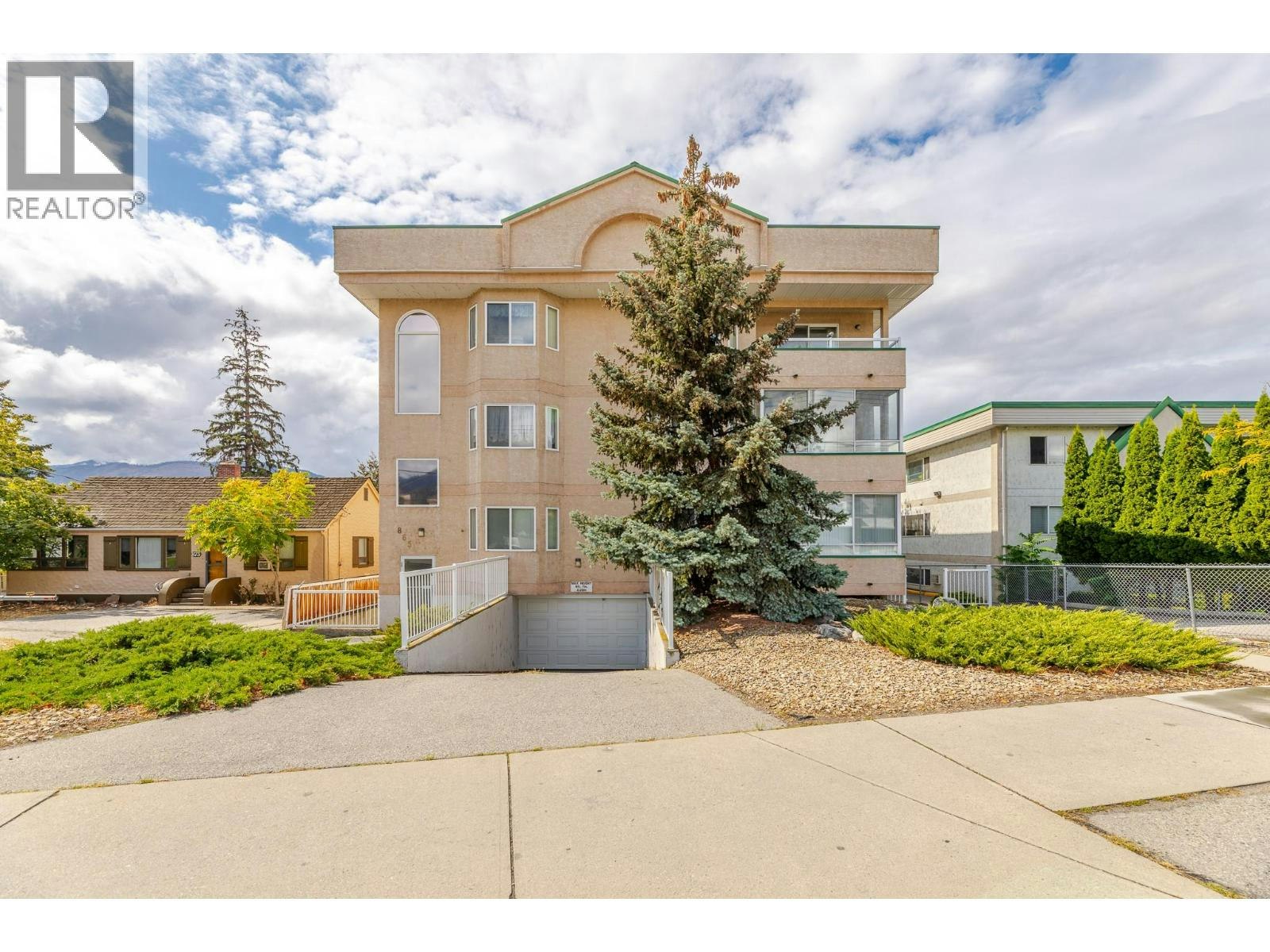 204-865 Main Street, Penticton, BC, V2A 5E3