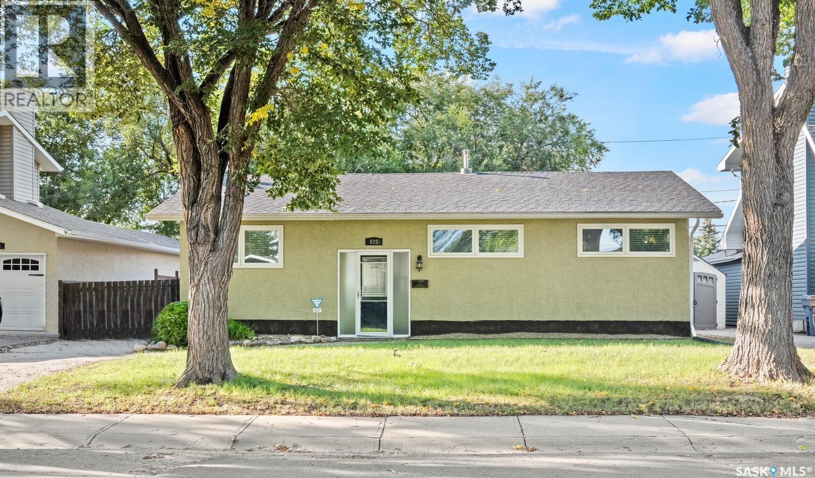 828 Shannon Road, Regina, SK, S4S 5K2