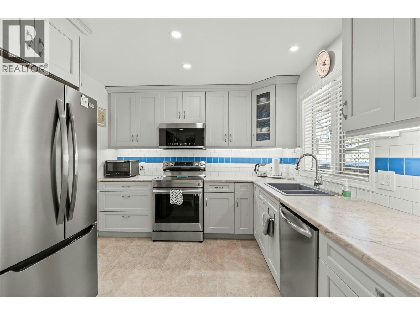 17-3850 Argyle Avenue - 4