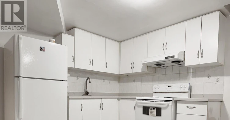 3 Pettigrew Court, Markham, ON, L3S 1L8 - 2