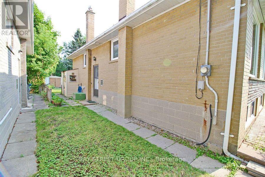 MAIN FL-324 Elmwood Avenue, Richmond Hill, ON, L4C 1L8 - 2
