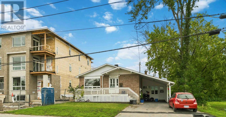 B-1150 St Pierre Street, Ottawa, ON, K1C 1L5