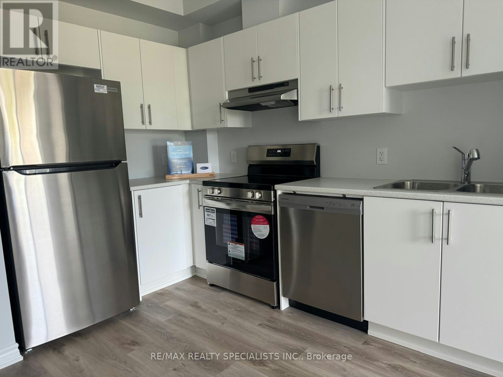 203-397 Codds Road, Ottawa, ON, K1K 2G8