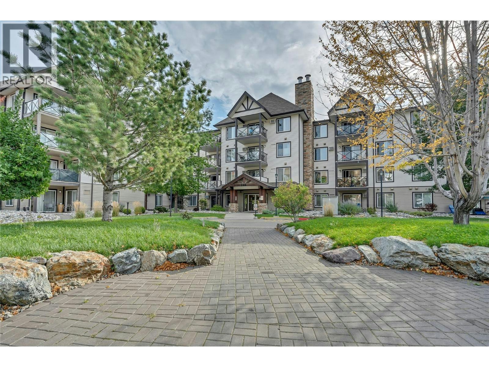 216-246 Hastings Avenue, Penticton, BC, V2A 2V6