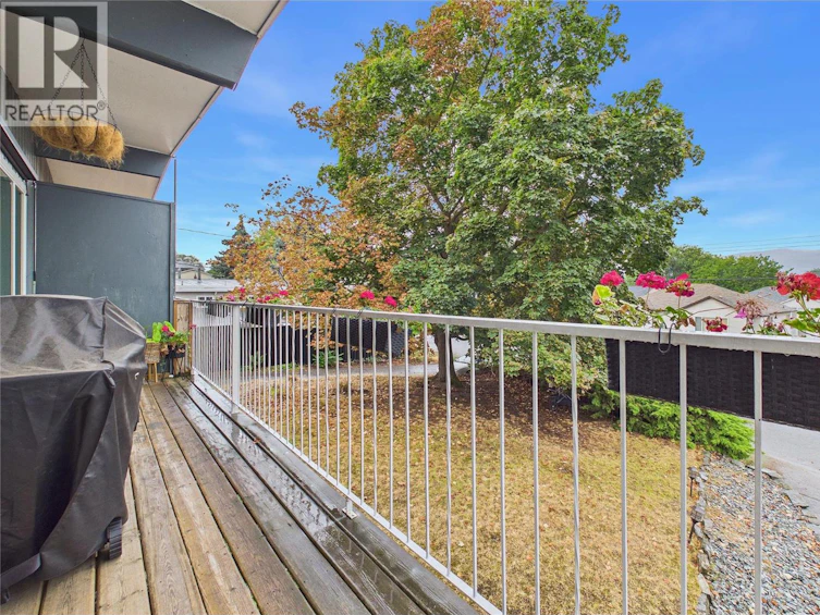 1393 S Highland Drive, Kelowna, BC, V1Y 3W2 - 8