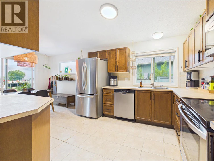 1393 S Highland Drive, Kelowna, BC, V1Y 3W2 - 15