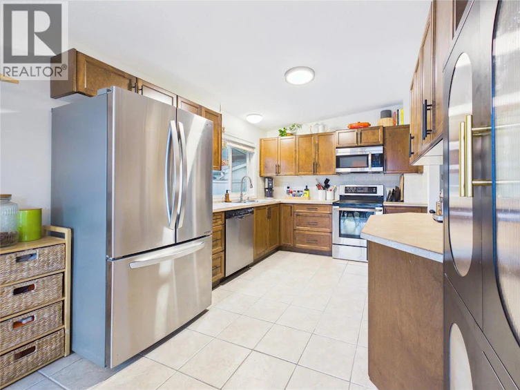 1393 S Highland Drive, Kelowna, BC, V1Y 3W2 - 12