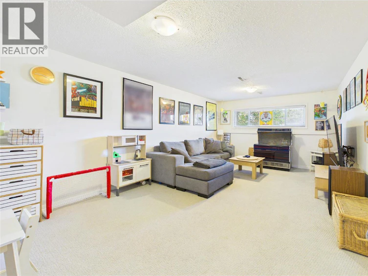 1393 S Highland Drive, Kelowna, BC, V1Y 3W2 - 32