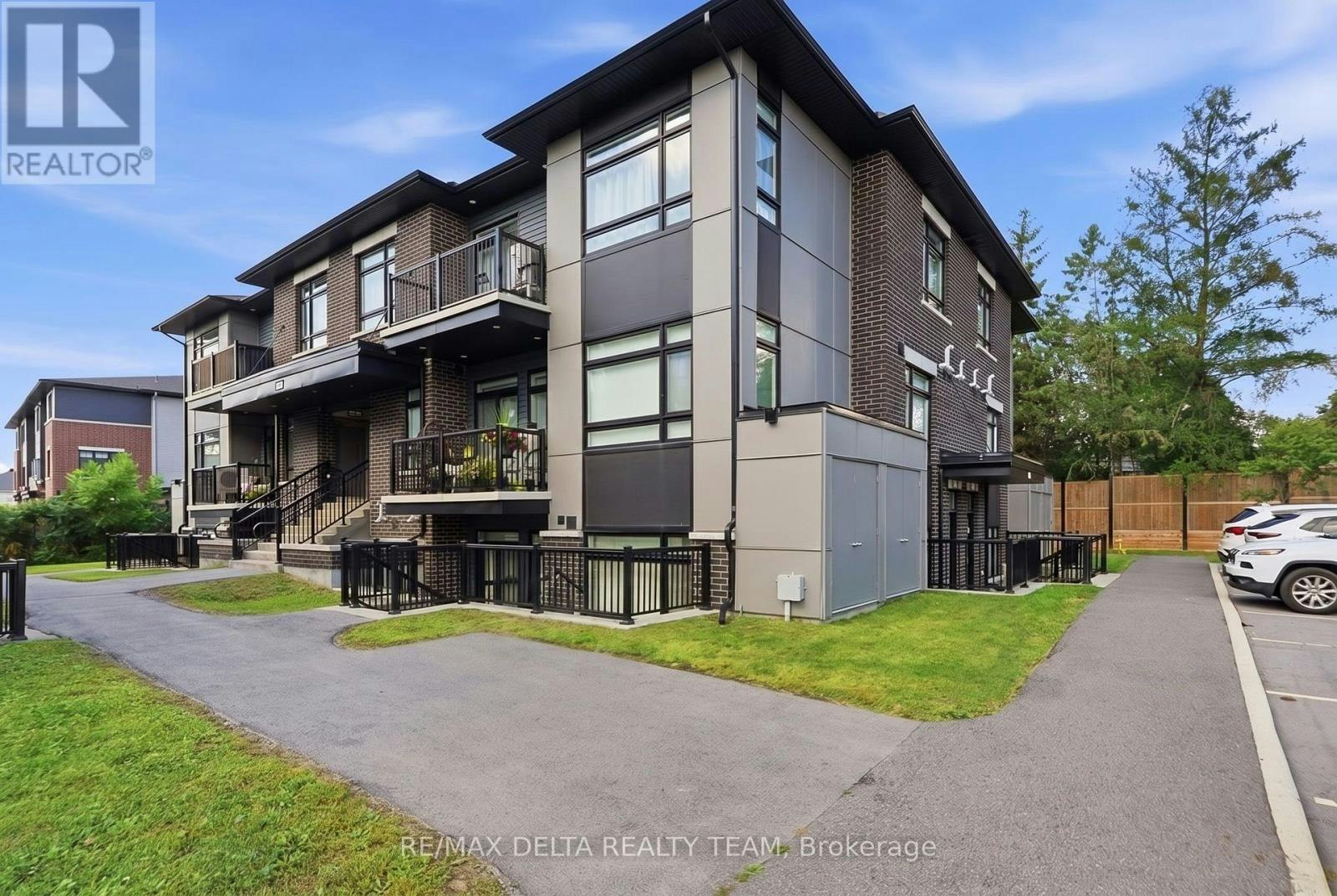13-400 Rolling Meadow Crescent, Ottawa, ON, K1W 0S1