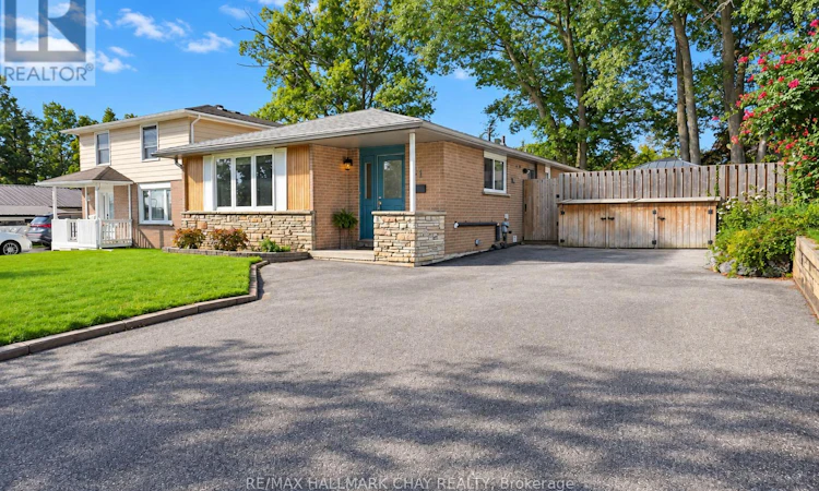 11 Daphne Crescent
