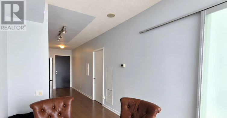 3209-105 The Queensway, Toronto, ON, M6S 5B5 - 4