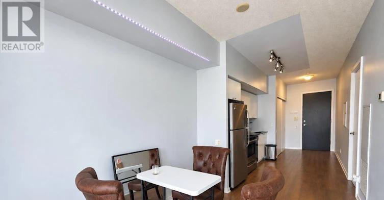 3209-105 The Queensway, Toronto, ON, M6S 5B5 - 5