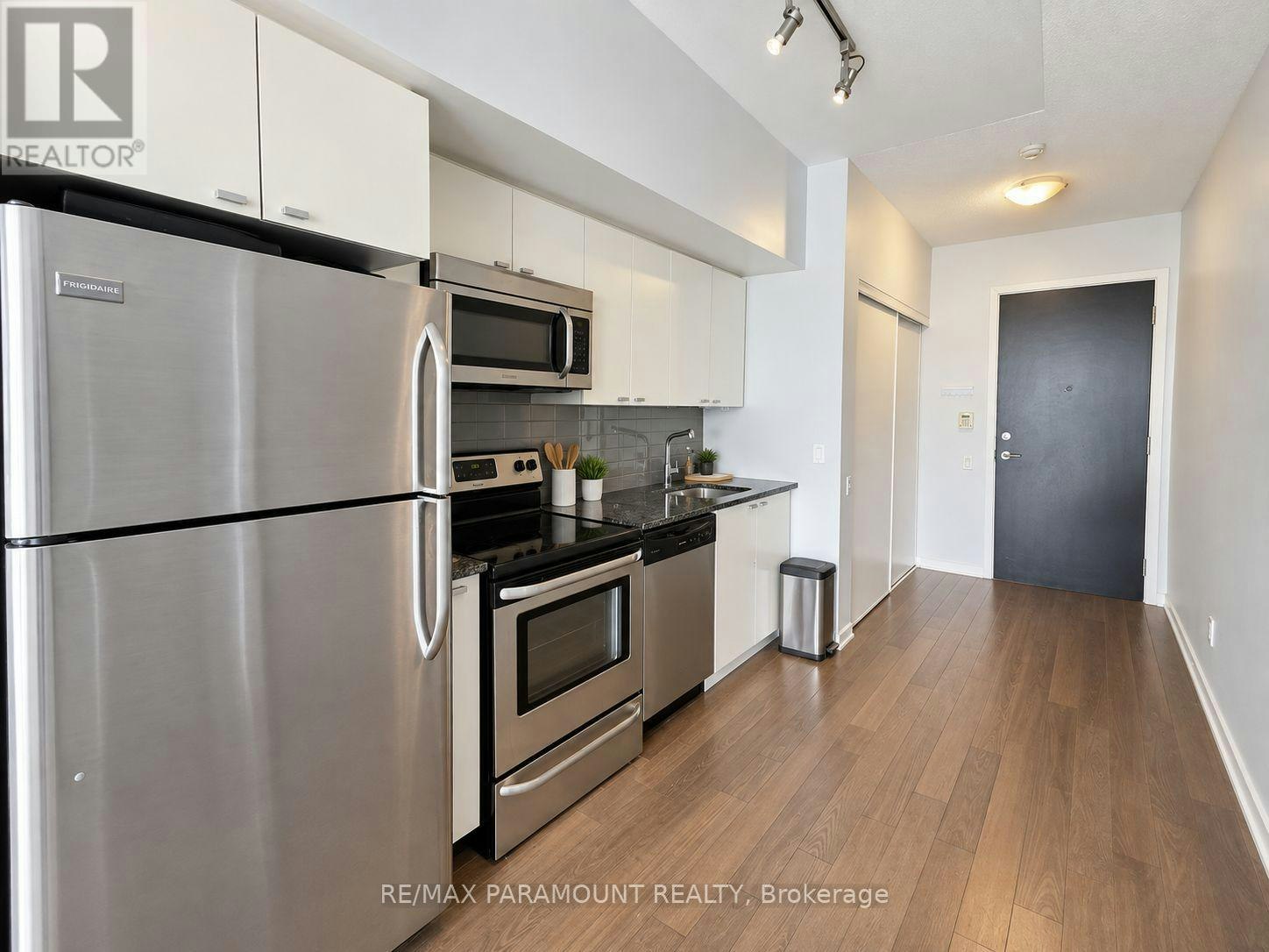 3209-105 The Queensway, Toronto, ON, M6S 5B5 - 3