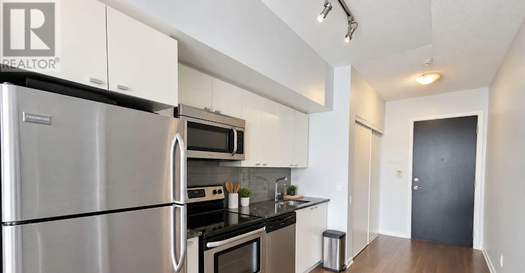 3209-105 The Queensway, Toronto, ON, M6S 5B5 - 3
