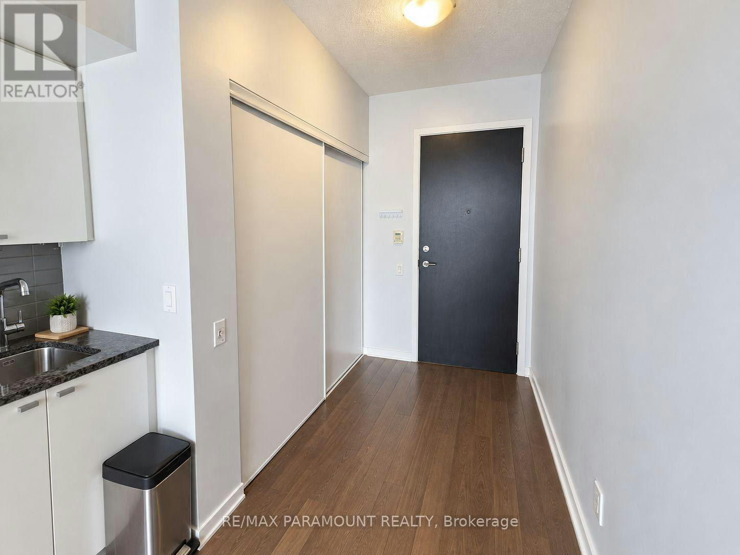 3209-105 The Queensway, Toronto, ON, M6S 5B5 - 2