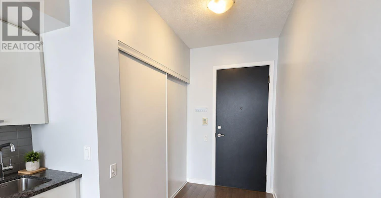 3209-105 The Queensway, Toronto, ON, M6S 5B5 - 2