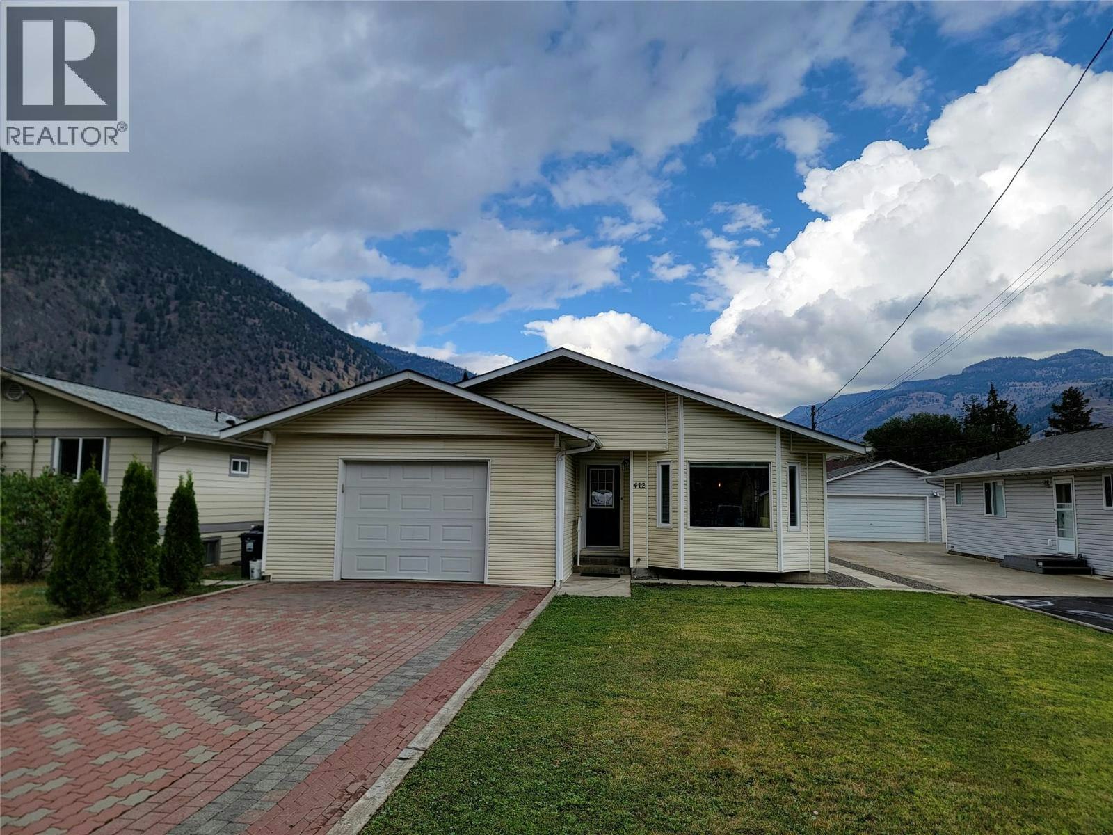 412 10th Avenue, Keremeos, BC, V0X 1N3