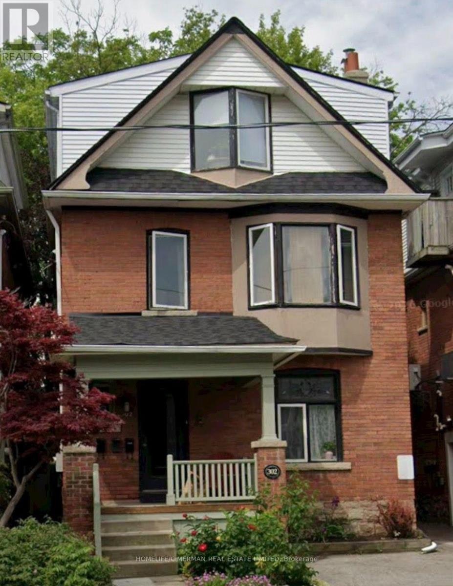 1-302 Woodbine Avenue, Toronto, ON, M4L 3P4