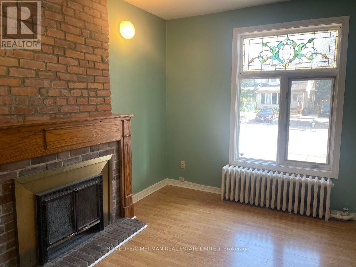1-302 Woodbine Avenue, Toronto, ON, M4L 3P4 - 6
