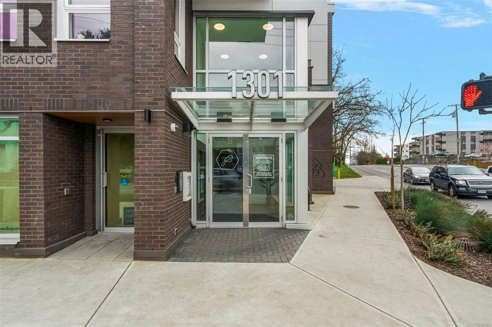 306-1301 Hillside Avenue, Victoria, BC, V8T 0E3