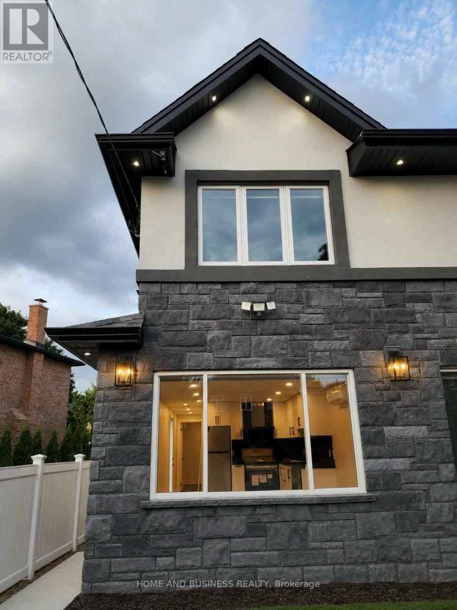 UPPER-5651 Turney Drive, Mississauga, ON, L5M 1A1