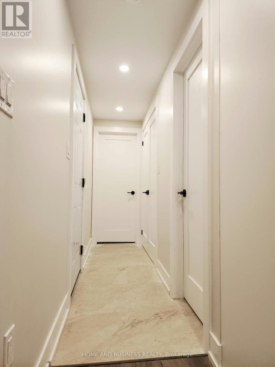 UPPER-5651 Turney Drive, Mississauga, ON, L5M 1A1 - 4