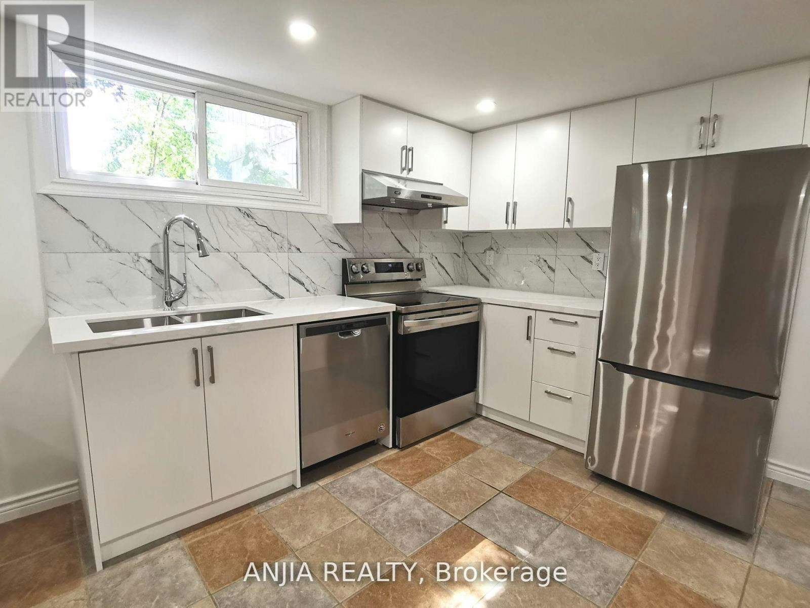 442 Bonita Crescent, Richmond Hill, ON, L4C 3N1