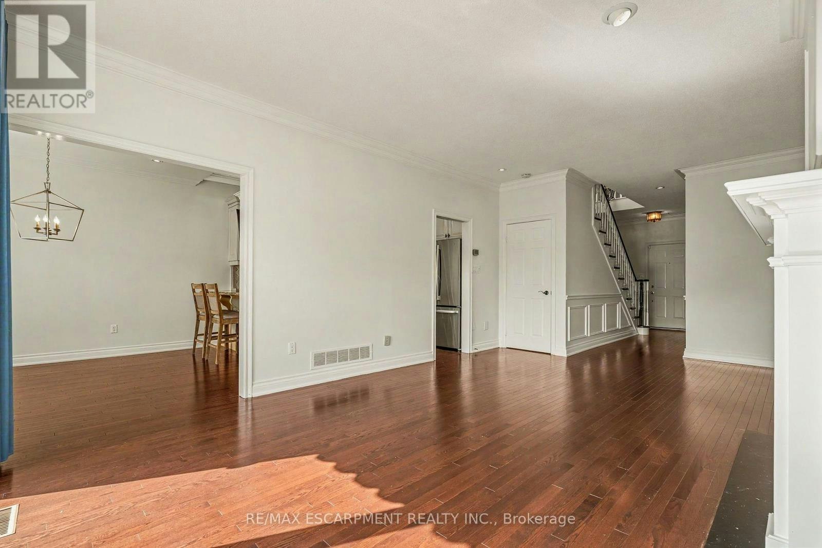 74 Fairwood Place W, Burlington, ON, L7T 4B6 - 7