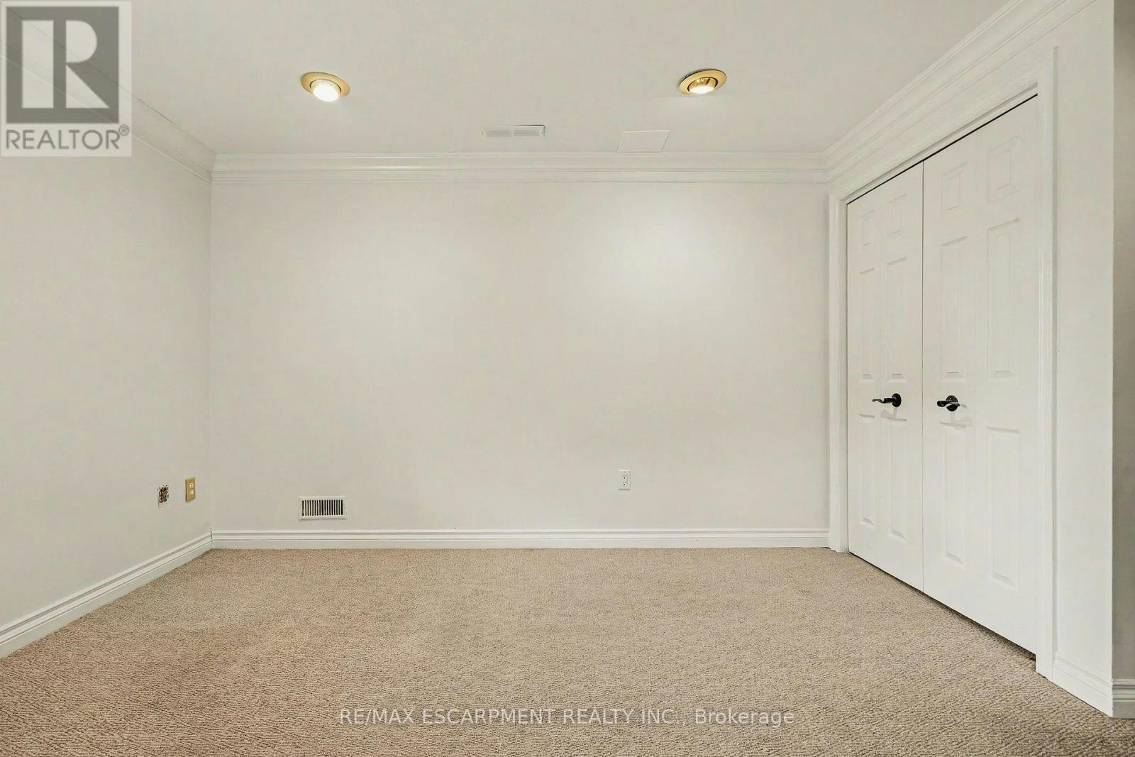 74 Fairwood Place W, Burlington, ON, L7T 4B6 - 36