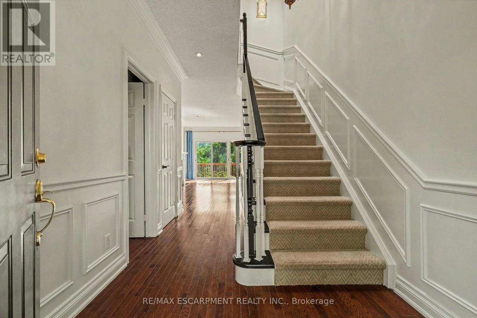 74 Fairwood Place W, Burlington, ON, L7T 4B6 - 4