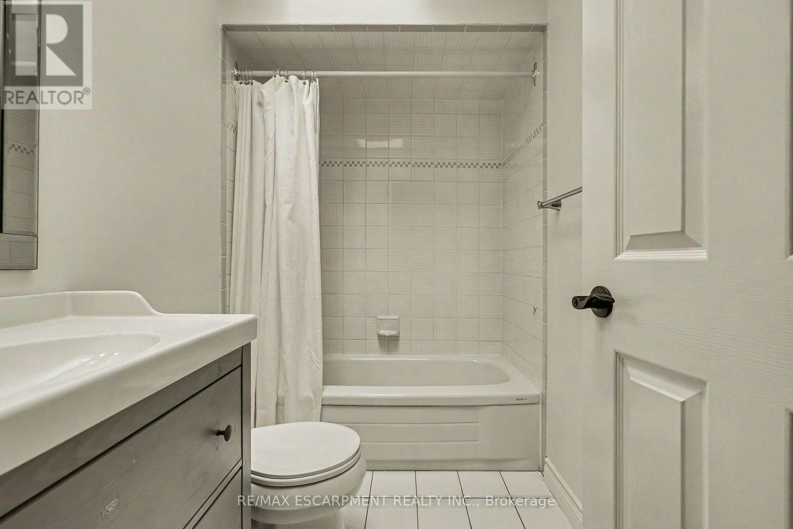 74 Fairwood Place W, Burlington, ON, L7T 4B6 - 20