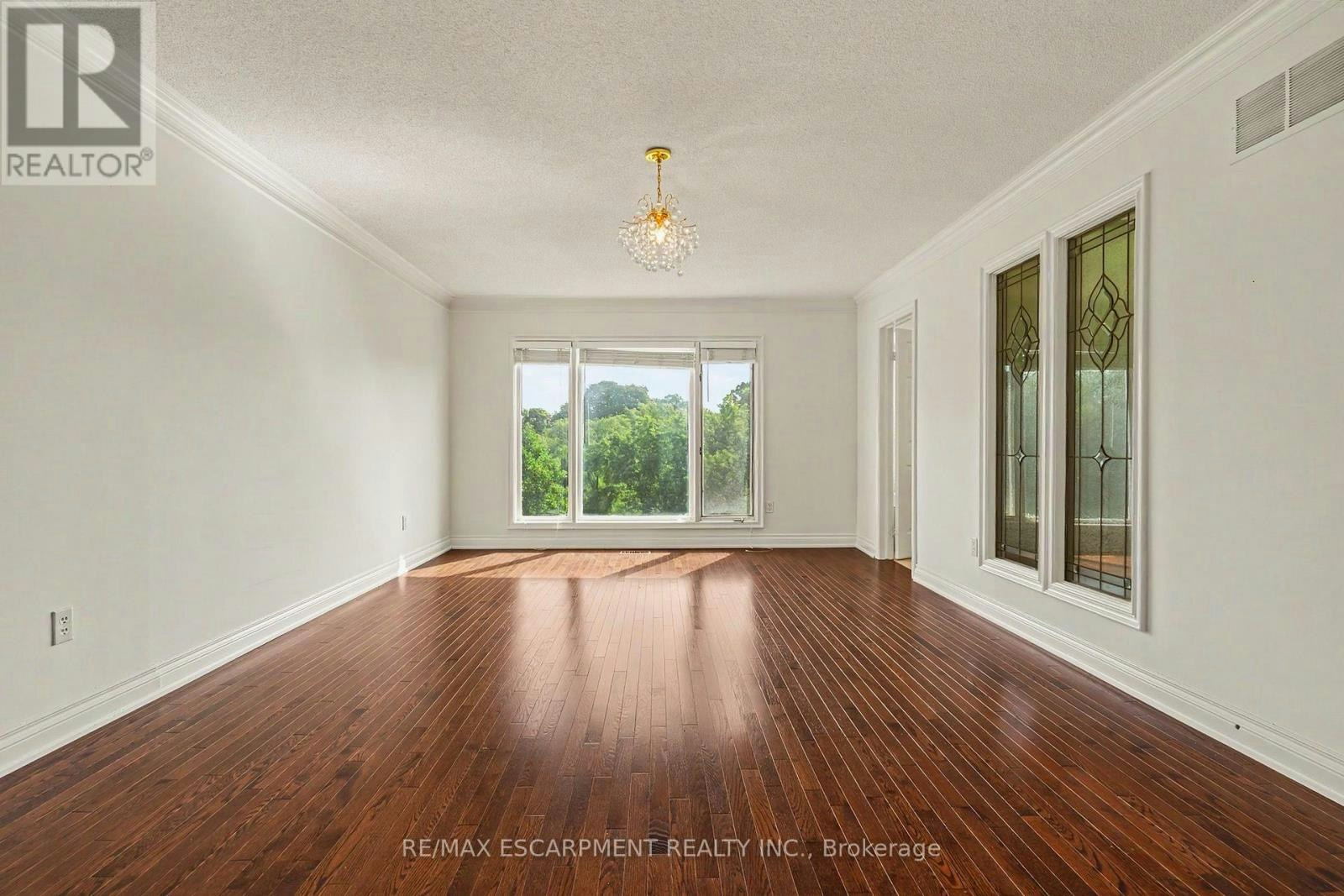74 Fairwood Place W, Burlington, ON, L7T 4B6 - 24