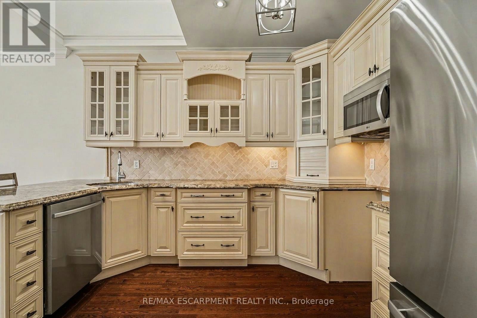 74 Fairwood Place W, Burlington, ON, L7T 4B6 - 14