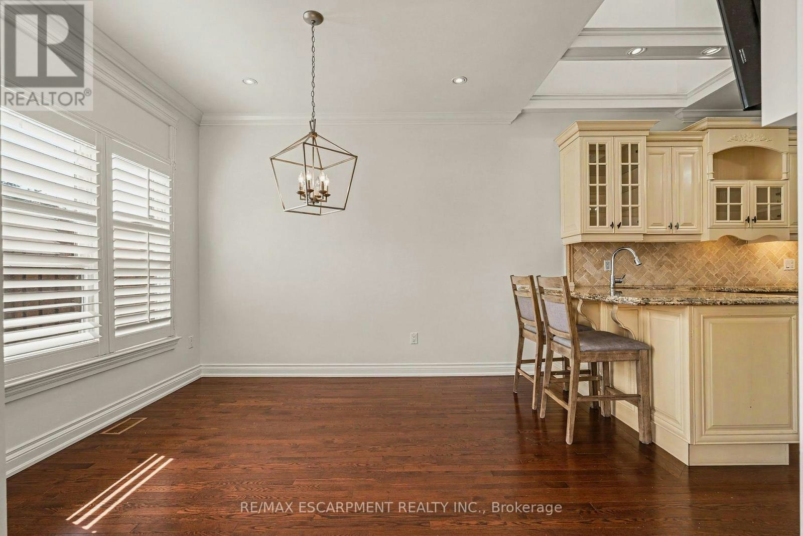 74 Fairwood Place W, Burlington, ON, L7T 4B6 - 8