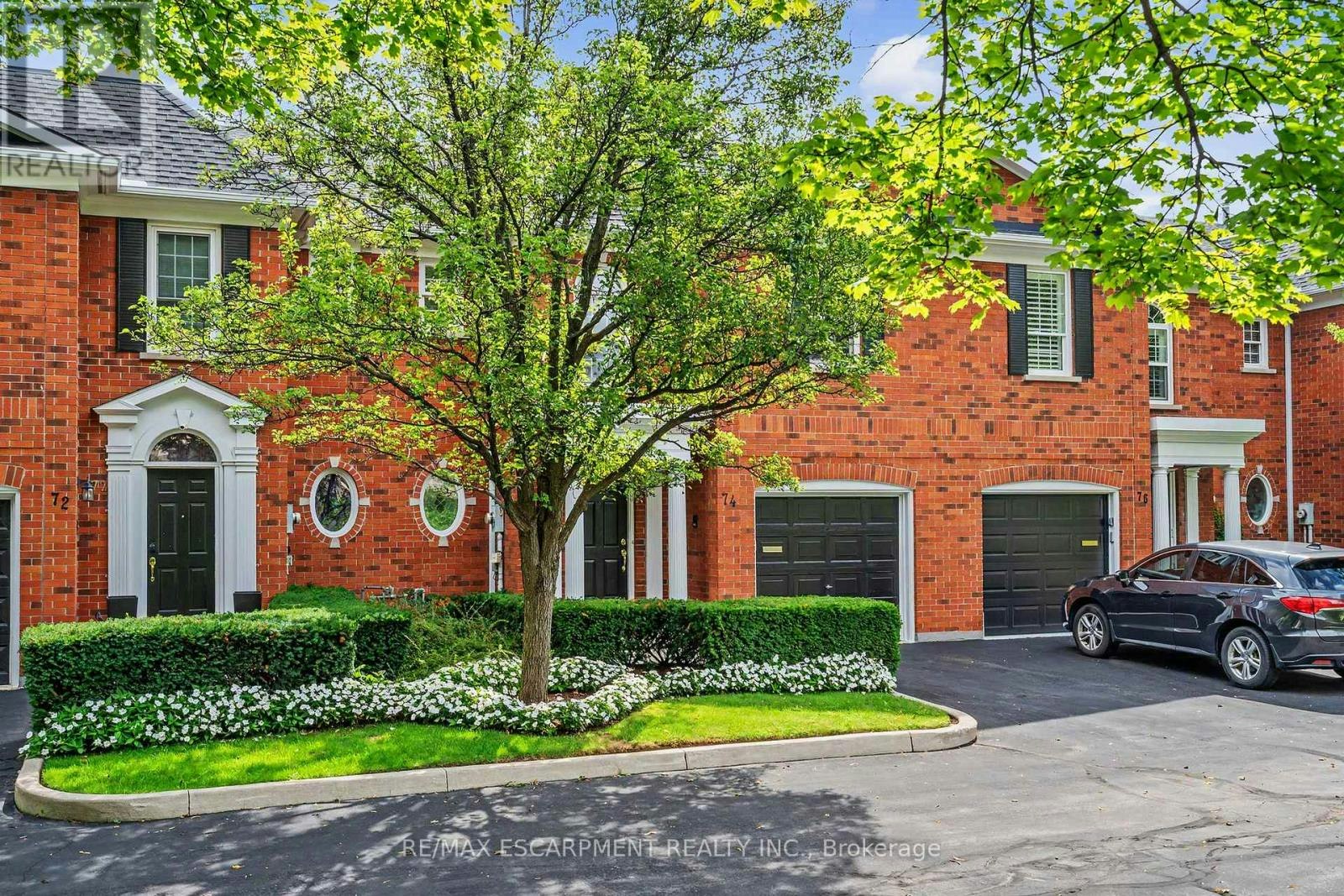 74 Fairwood Place W, Burlington, ON, L7T 4B6 - 2