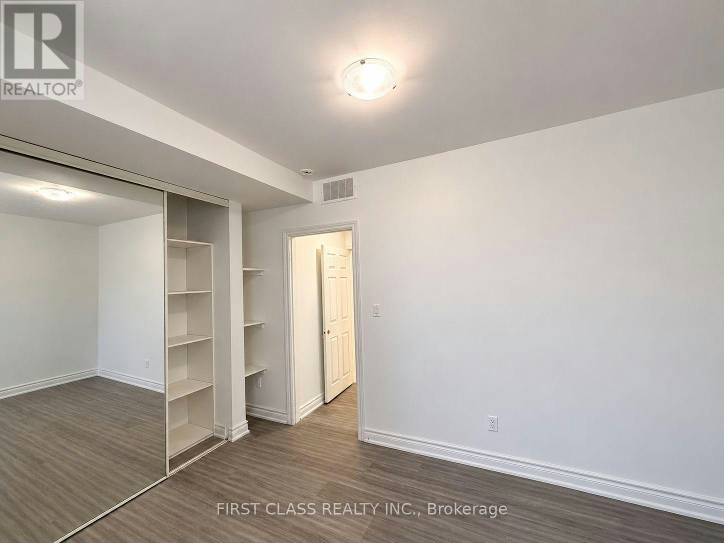 55 Huron Street, Toronto, ON, M5T 2A6 - 8