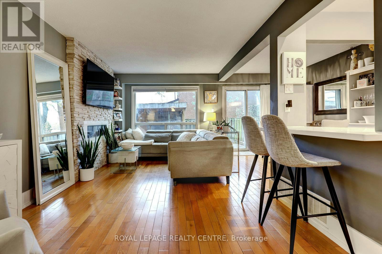 60-3025 Cedarglen Gate, Mississauga, ON, L5C 2V7