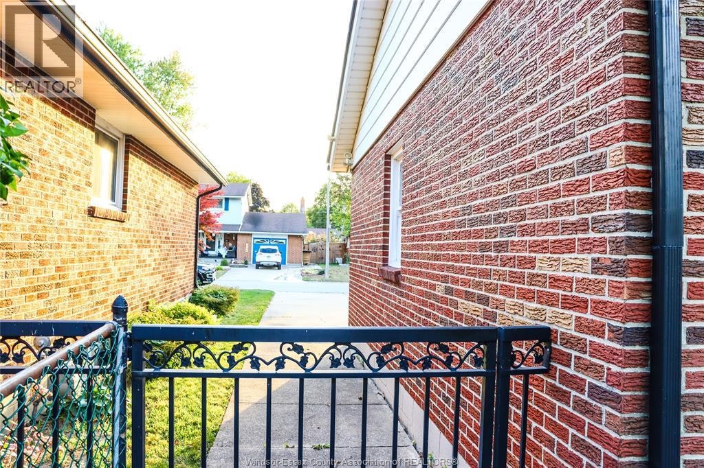 2732 Armstrong Avenue, Windsor, ON, N8T 2G4 - 27