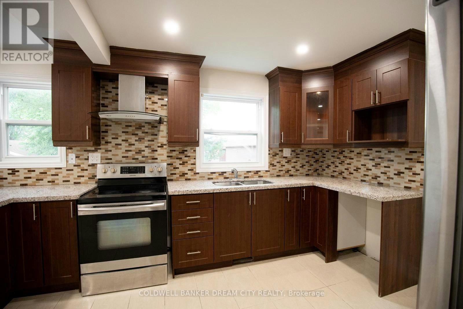 UPPER-22 Elm Grove Avenue, Richmond Hill, ON, L4E 2T1 - 2