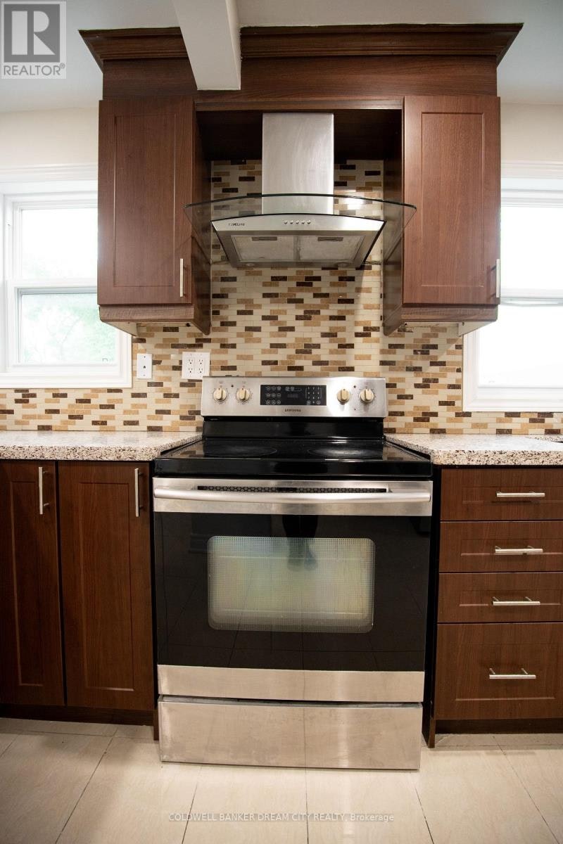 UPPER-22 Elm Grove Avenue, Richmond Hill, ON, L4E 2T1 - 3