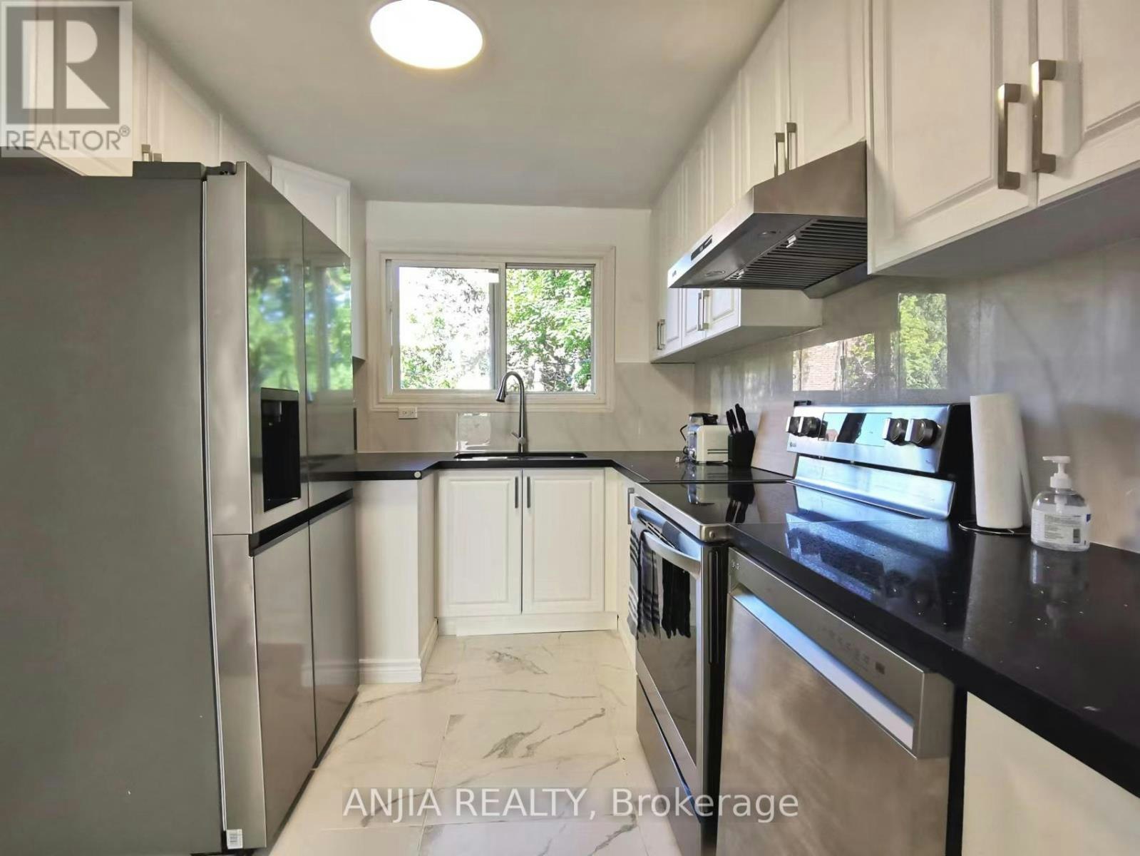 MAIN-442 Bonita Court, Richmond Hill, ON, L4C 3N1 - 9